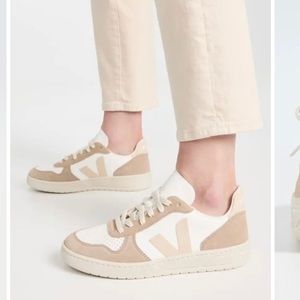 New Veja v-10 sneakers Extra White Sable Sahara women size 7